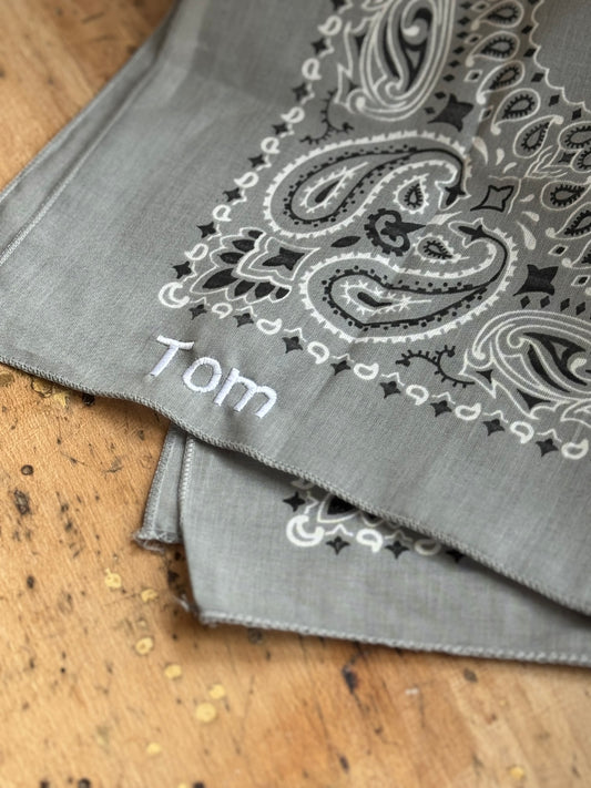 Bandana gris pâle - personnalisé