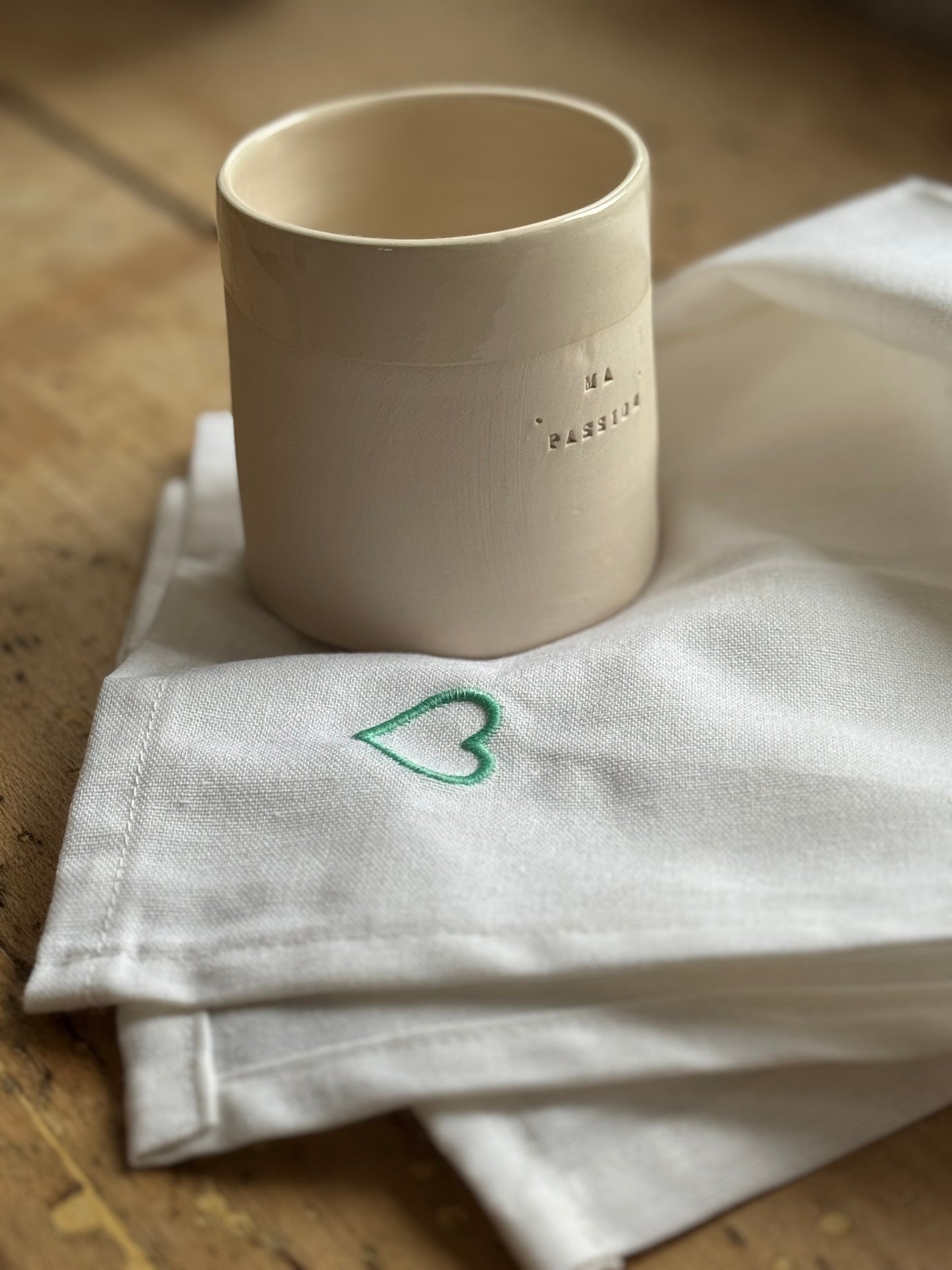 Set gobelet ma passion et serviette de table brodée coeur